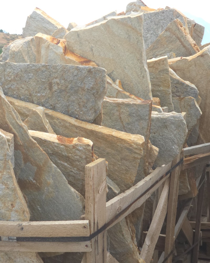 1 ¾ – 2 1/4" Buried Treasure Flagstone - Supers