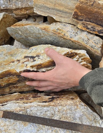 3-8" Buried Treasure Flagstone - Edging Builders