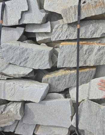 3-8" Silver Shores Flagstone - Edging Builders