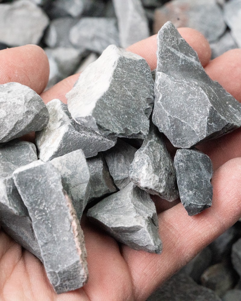 1 1/2" Midnight Crushed Gravel