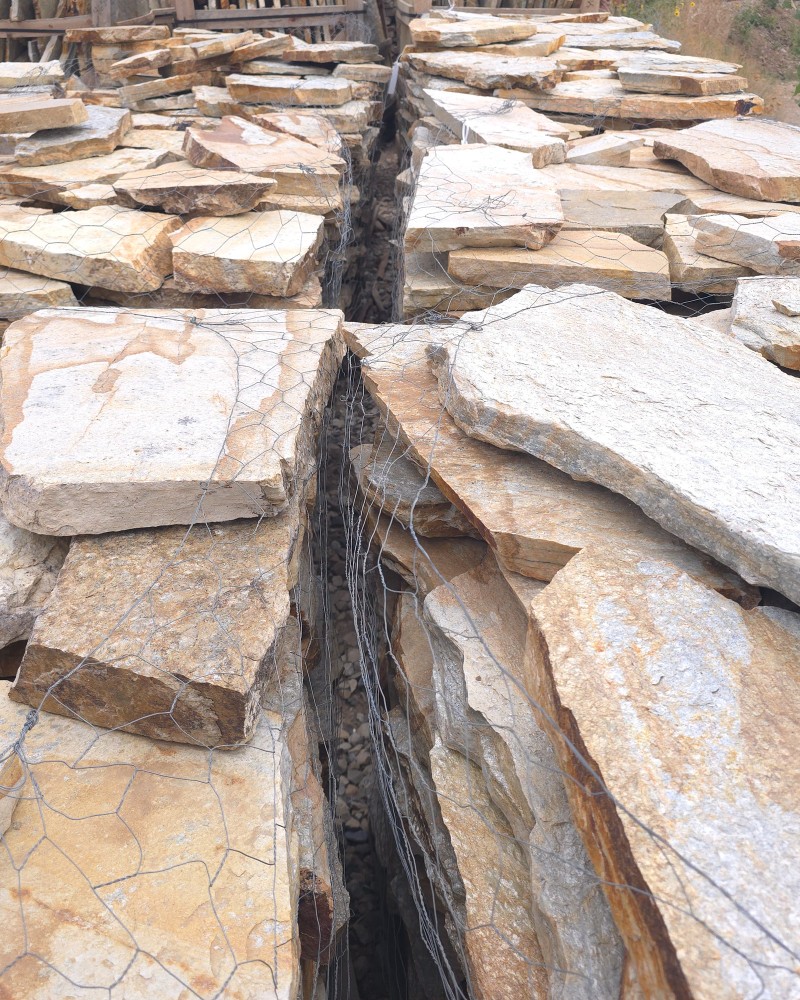 1 ¾ – 2 1/4" Buried Treasure Flagstone 